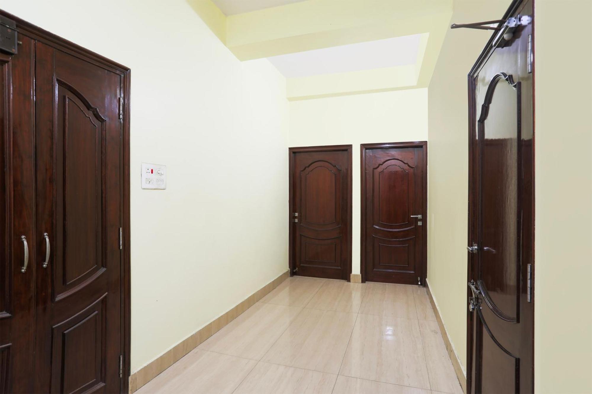 Hotel O R B Palace Варанаси Екстериор снимка