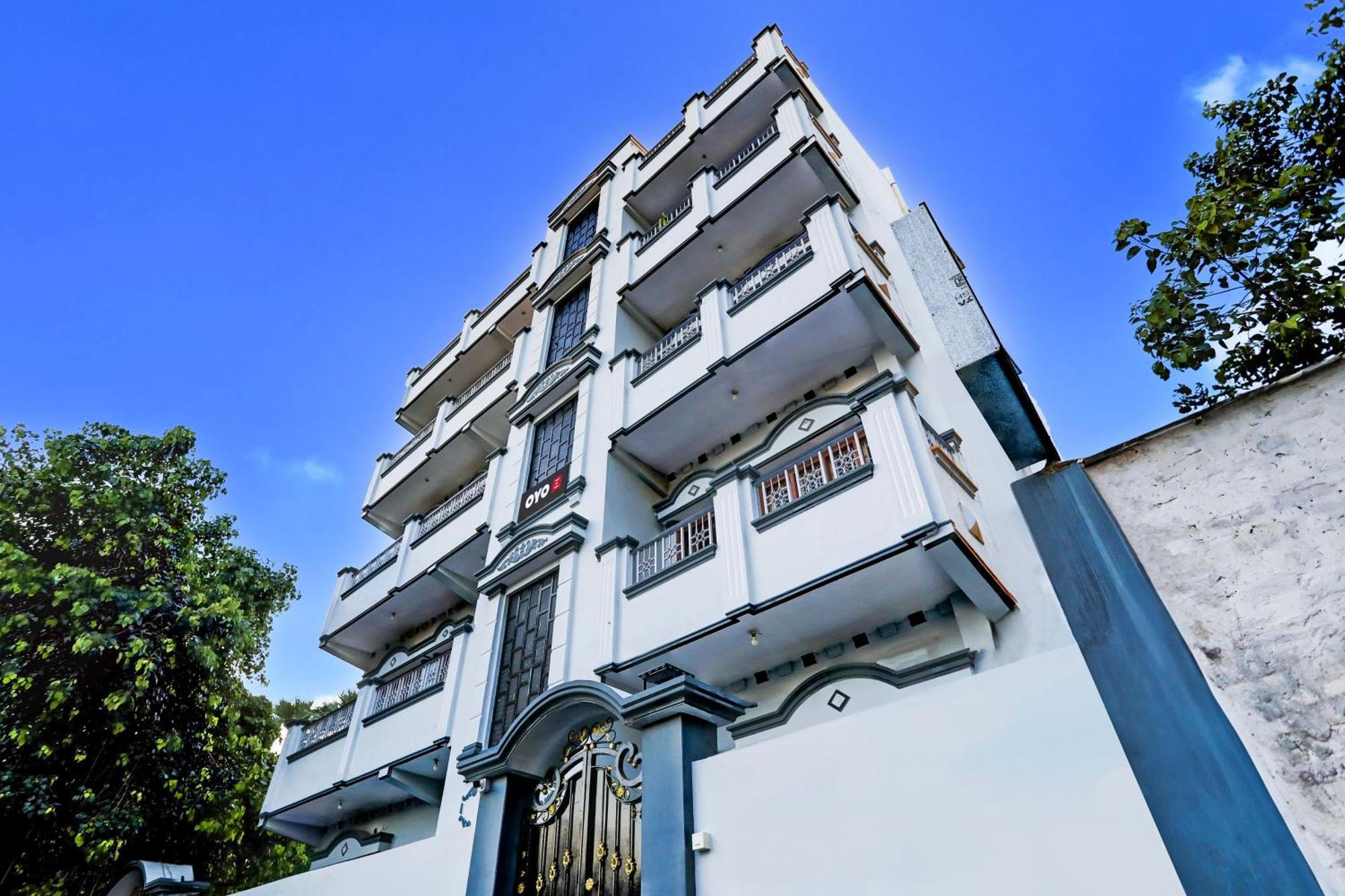 Hotel O R B Palace Варанаси Екстериор снимка
