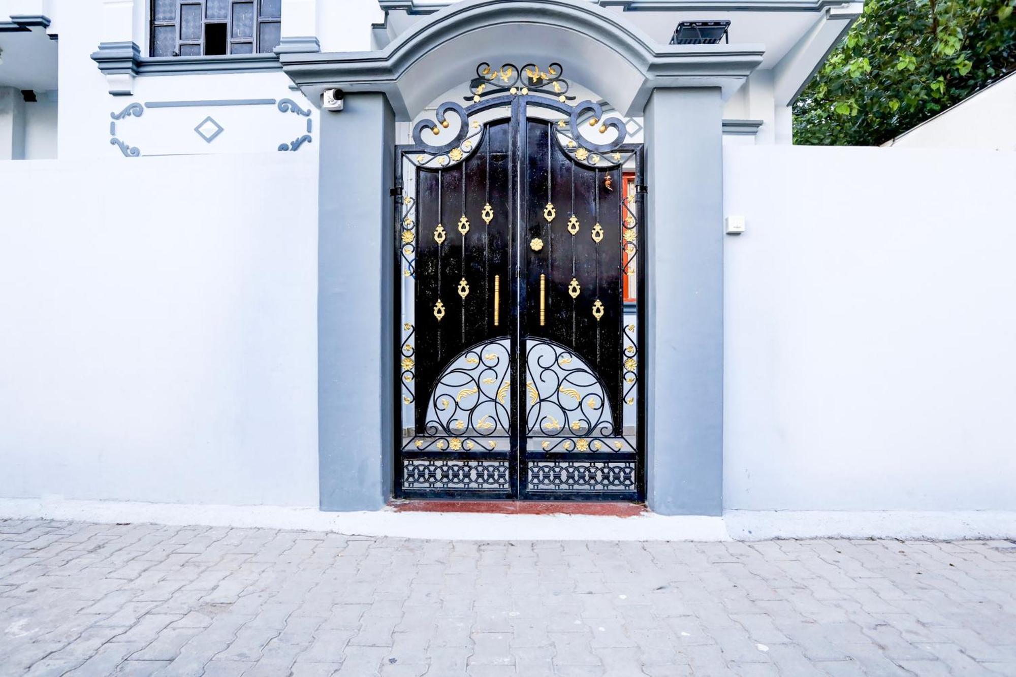 Hotel O R B Palace Варанаси Екстериор снимка